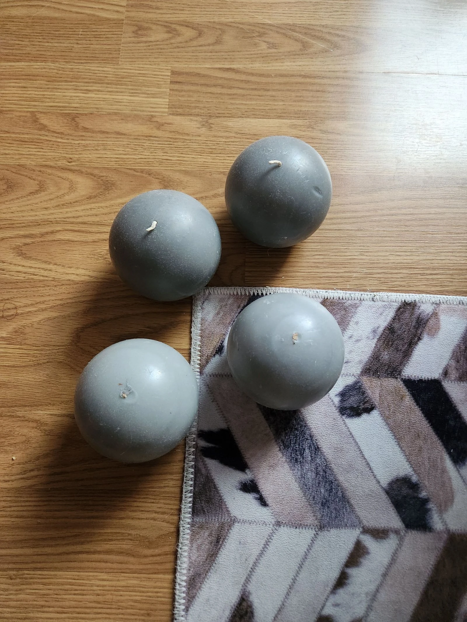 🌸 4 large grey wax ball candles 🌸 – photo 2